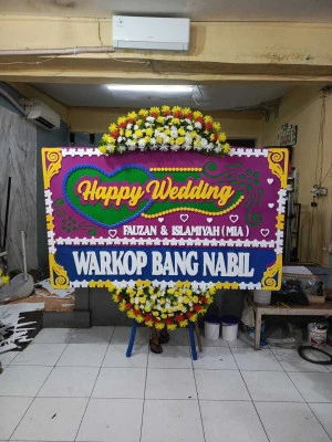 Papan Bunga di Pakis Aji